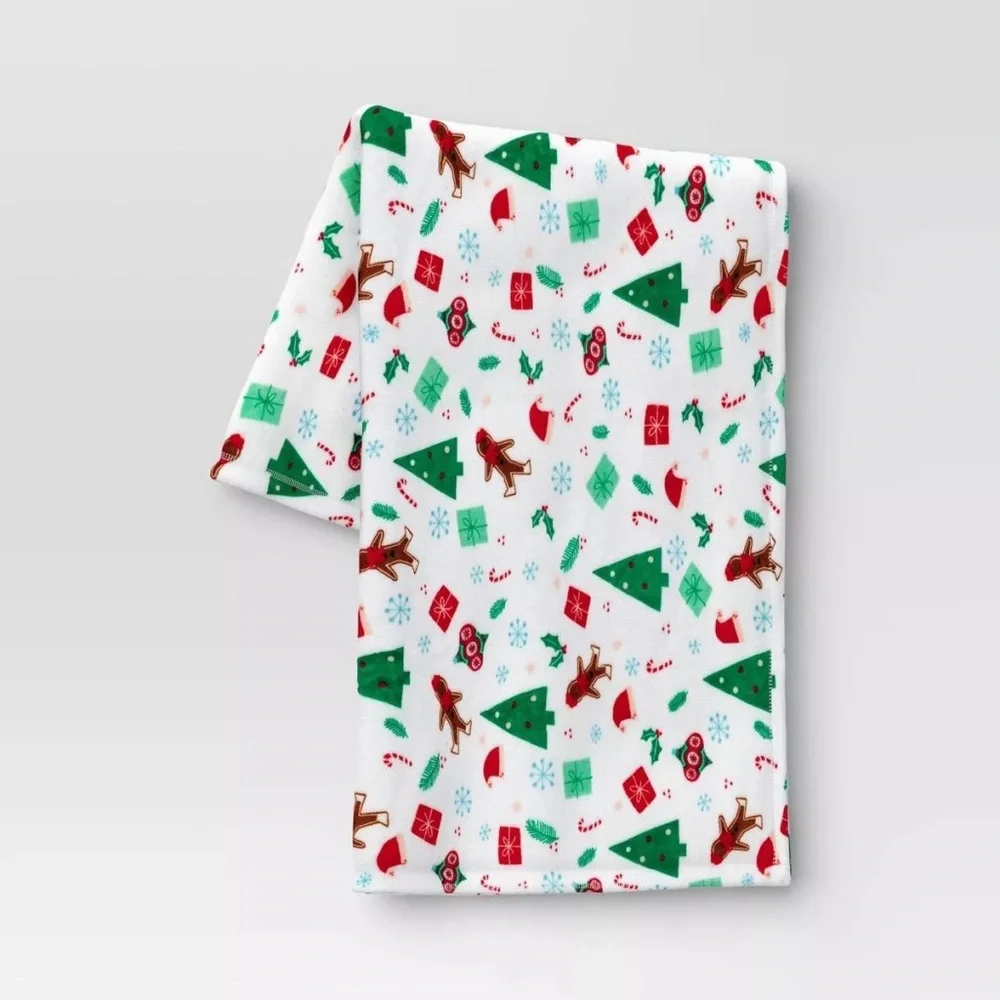 2023 Target Wondershop Holiday Plush Throw Blanket